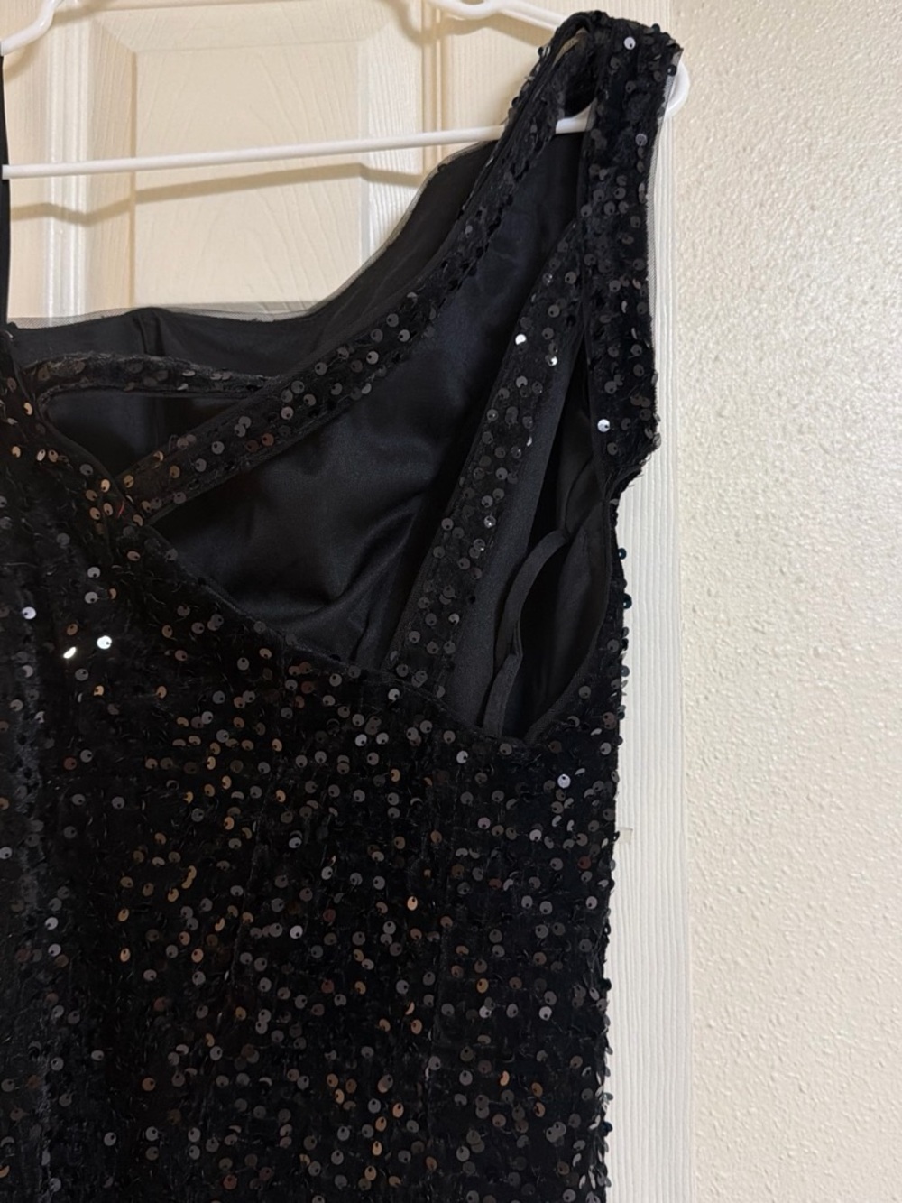 Black One-Shoulder Sequin Evening Dress
